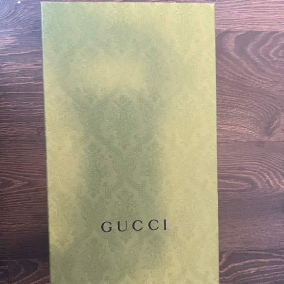 Men's Gucci Shoes - Picture 4 of 6